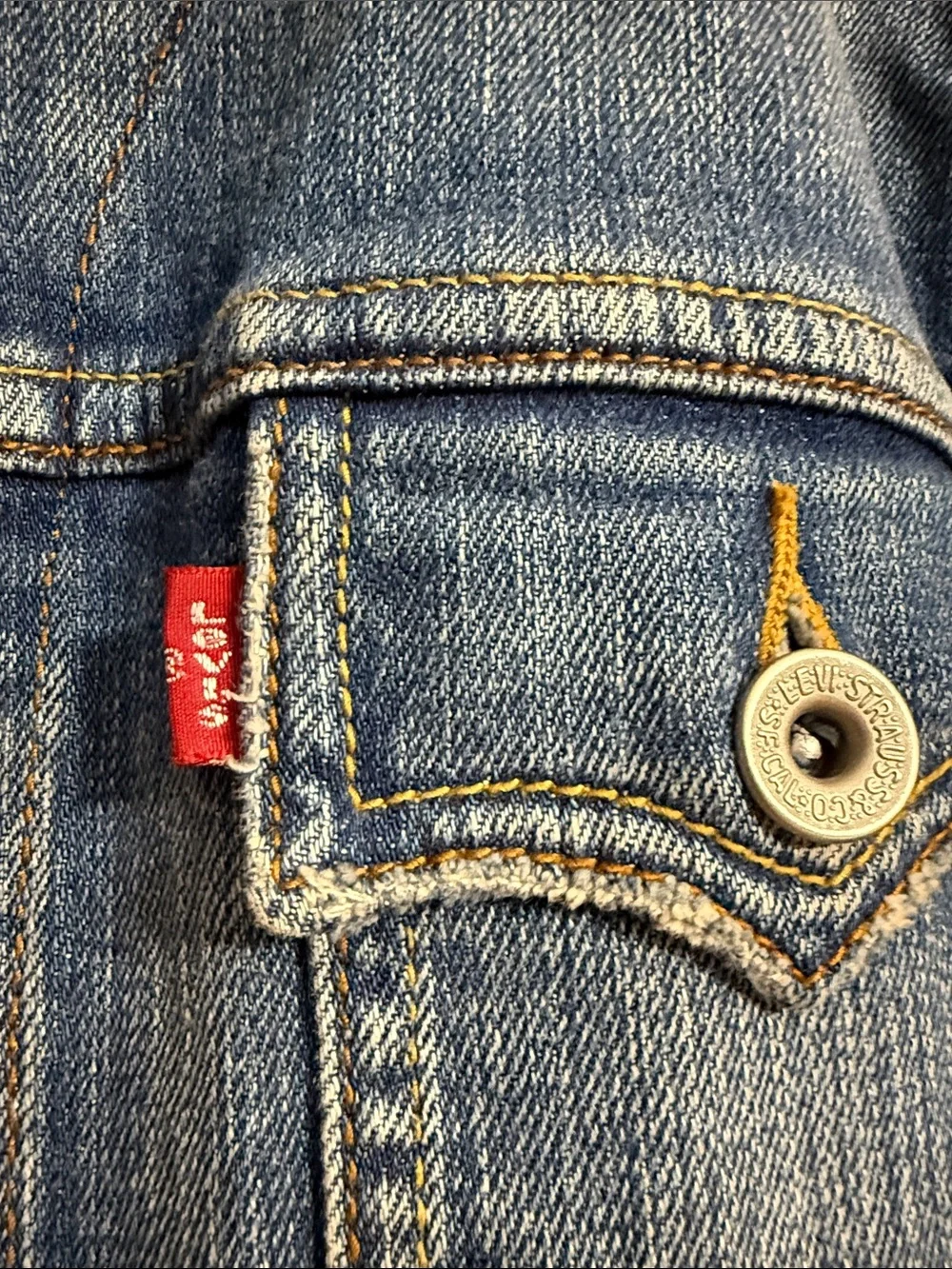 Levi's Women Blue Denim Jacket with Red Tab